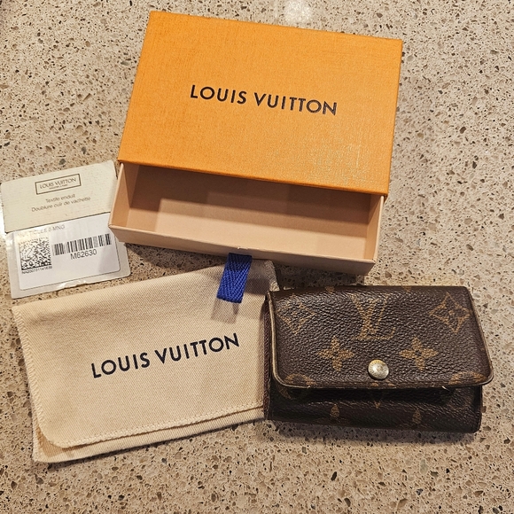 LOUIS VUITTON Monogram 6 Key Holder woth dustbag and box